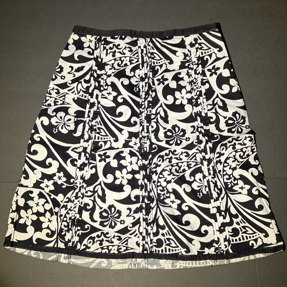 Midi skirt with floral pattern